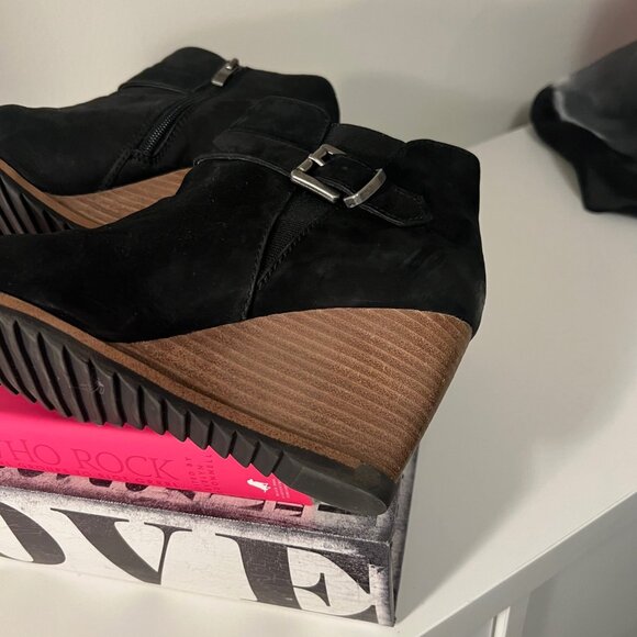 Caslon Black Nubuck Leather Zip High Wedge Heel Ankle Boots Euro size 40 - Picture 7 of 9